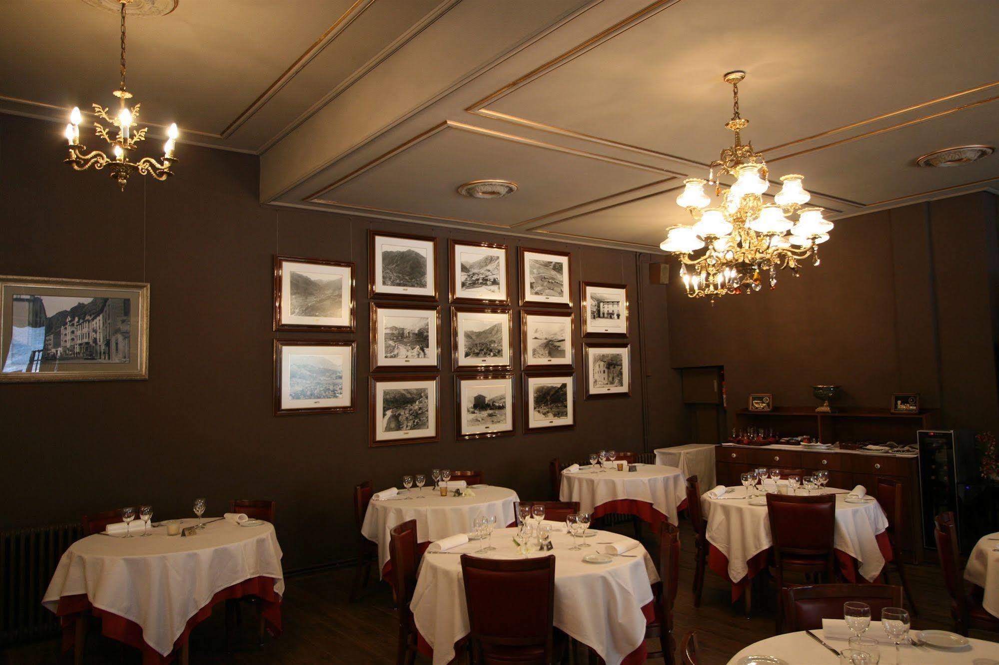 فندق أندورا لا فيلافي  هوتل بيرينيس المطعم الصورة